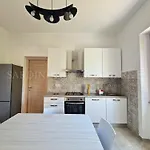 Residenza Palm Tree With Private Parking Apartment